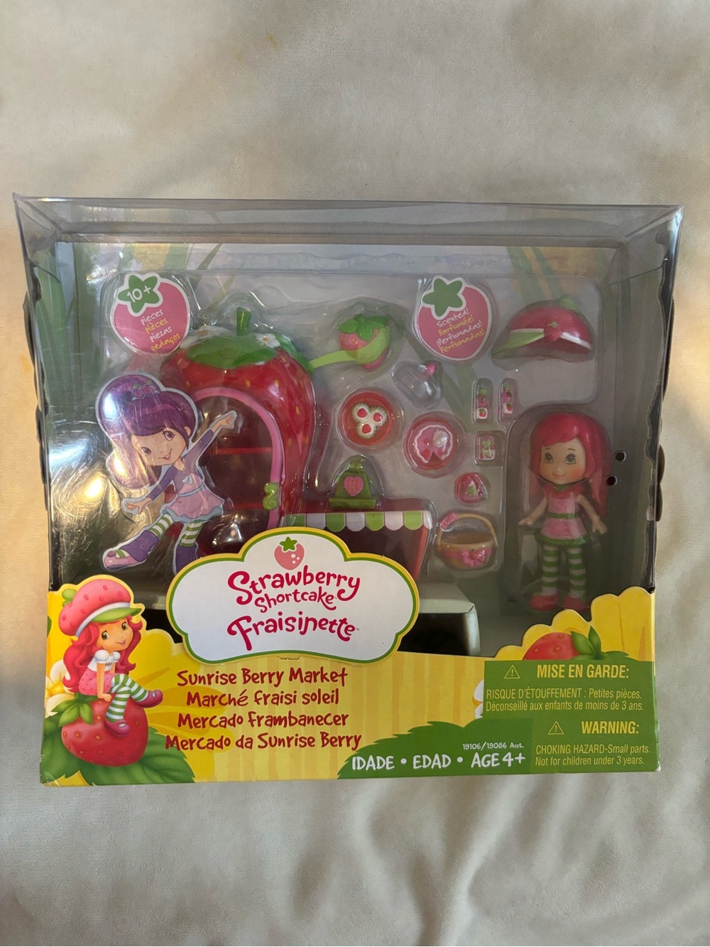 Strawberry Shortcake Sunrise Berry Market Playset 2009